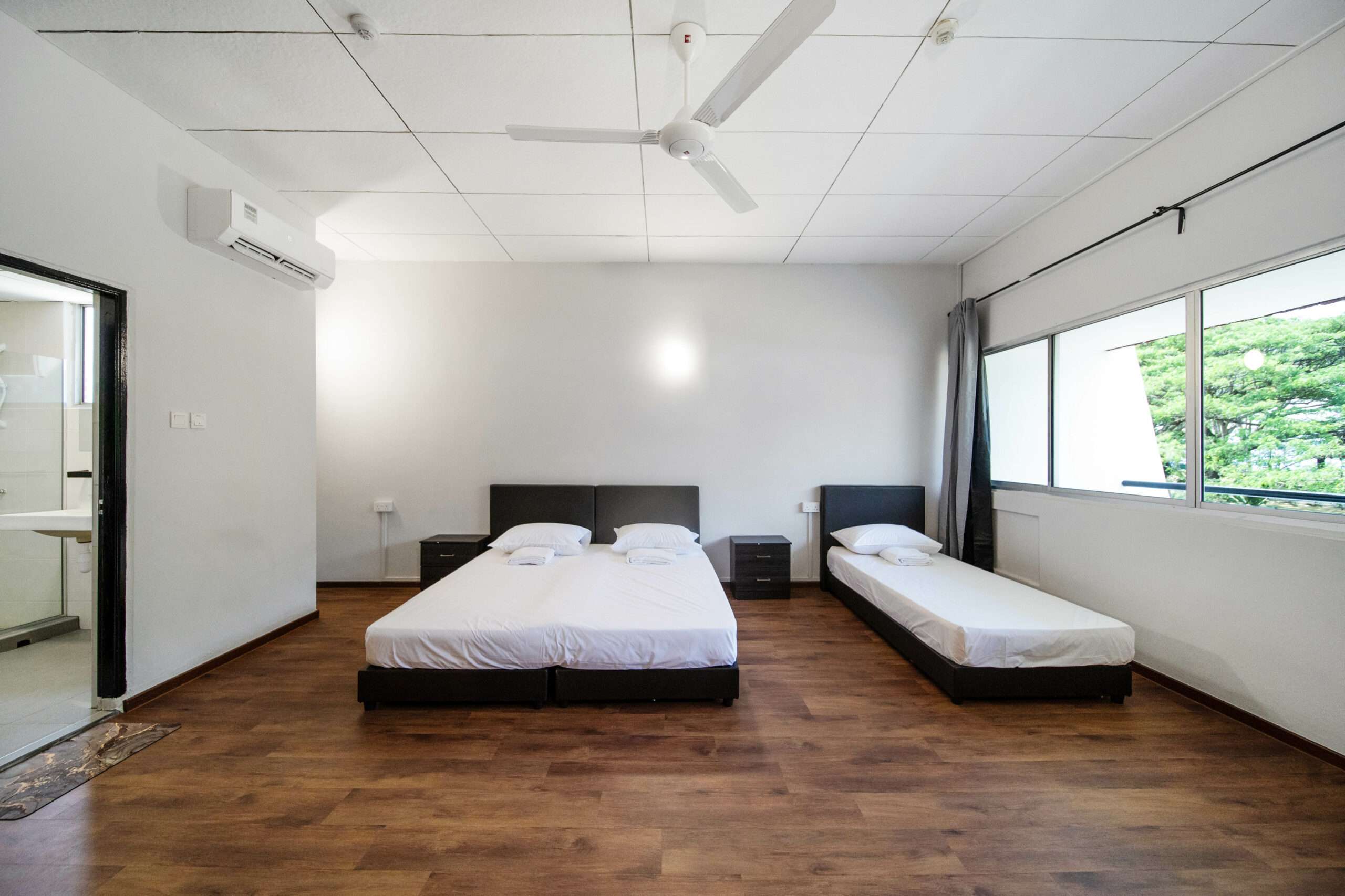 Deluxe Master Bedroom - Tee Side Chalet Pasir Ris